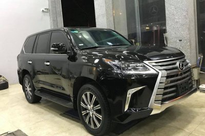 Chuyên cơ mặt đất Lexus LX570 hạ giá một nửa sau 9 năm sử dụng