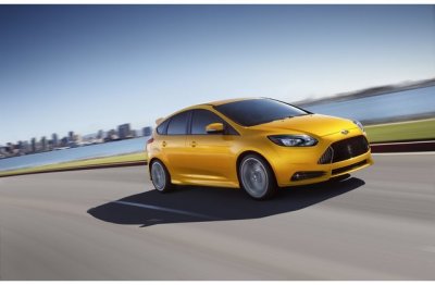 Ford Focus ST 2018 màu vàng