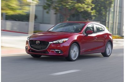 Mazda3 2.5 2018 màu đỏ