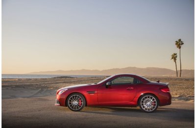 Mercedes-Benz SLC 2018 thân xe màu đỏ