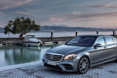 Khám phá 10 logo trên mui xe ấn tượng nhất toàn cầu - Logo ngôi sao 3 cánh của Mercedes-Benz.