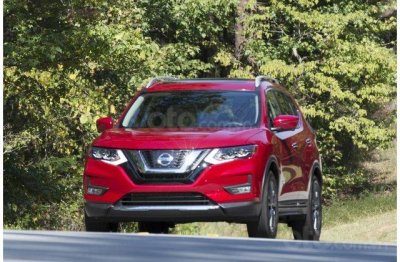 Nissan X-Trail Hybrid 2018 màu đỏ