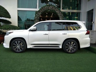 Lexus LX570 Super Sport 2018 thứ 3 tại Bình Dương ra biển số độc a5