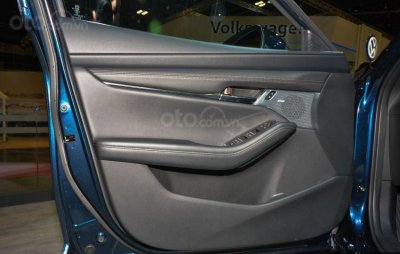 Xem trước Mazda 3 2019 mới dành cho Singapore, chờ về Việt Nam 15 Bên trong cửa xe Mazda 3 2019 mới