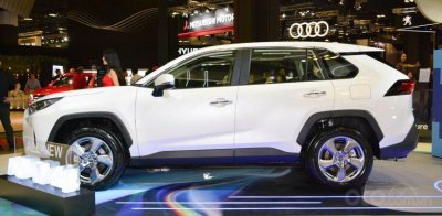 Thân xe Toyota RAV4 2019 màu trắng