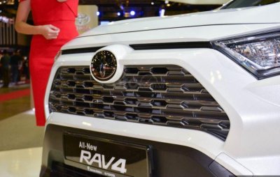 Lưới tản nhiệt xe Toyota RAV4 2019 