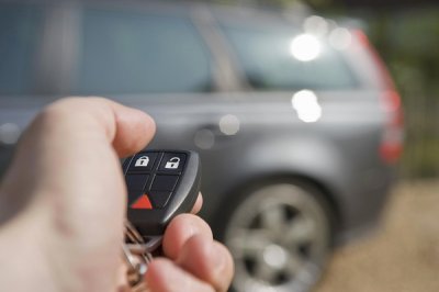 Chỉ điểm 9 mánh khóe trộm ô tô cực tinh vi: thiết bị báo động Chỉ điểm 9 mánh khóe trộm ô tô cực tinh vi: thiết bị báo động.