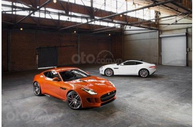 2 chiếc xe Jaguar F-Type R 2019