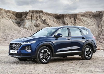 Hyundai Elantra màu xanh đen, phiên bản 2019 Hyundai Elantra màu xanh đen, phiên bản 2019...