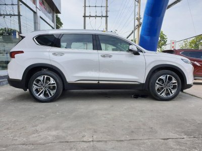 Hyundai Santa Fe 2019 biển số ngũ quý 5 được rao bán với giá gấp đôi a4