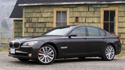 BMW 7-Series giữ chất xe sang