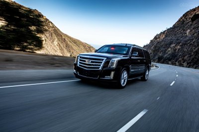 Cadillac Escalade AddArmor Edition đang chạy