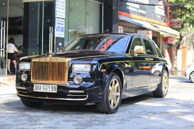 Chiếc Rolls-Royce mạ vàng mang biển số Hà Nội...