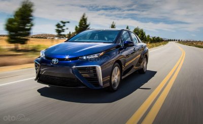 Toyota Mirai màu xanh