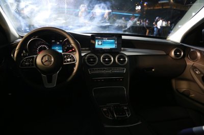 Giá xe Mercedes-Benz C200 2020 mới nhất tại Việt Nam Giá xe Mercedes-Benz C200 2020 mới nhất tại Việt Nam aa