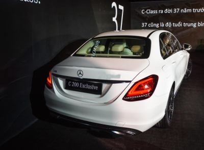 Đuôi xe Mercedes-Benz C200 Exclusive 2019 