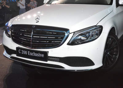 Phần đầu xe Mercedes-Benz C200 Exclusive 2019 1