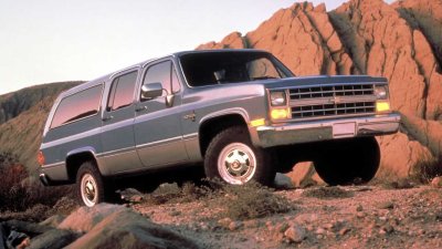 12. Chevrolet Suburbanc