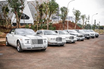 Bỏ qua hơn 100 xe "khủng", đại gia cafe Trung Nguyên chọn Bentley Arnage đời cũ để "đi" ly hôn 10 Bỏ qua hơn 100 xe "khủng", đại gia cafe Trung Nguyên chọn Bentley Arnage đời cũ để "đi" ly hôn6aa1ff