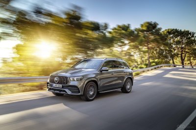 Mercedes-AMG GLE 53 4MATIC+ 2020 đang chạy trên đường