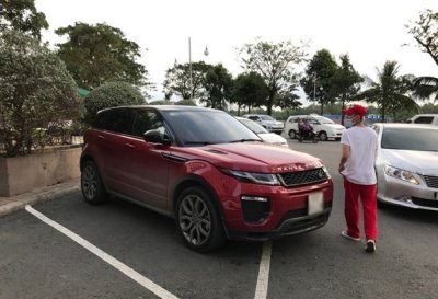 Ngắm "Sếp" Tùng chất lừ cực ngầu bên Range Rover Evoque đỏ nổi bật - Ảnh 5 Ngắm "Sếp" Tùng chất lừ cực ngầu bên Range Rover Evoque đỏ nổi bật - Ảnh 5.