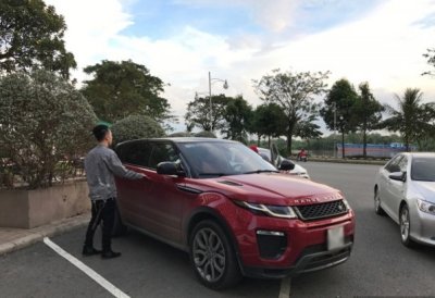 Ngắm "Sếp" Tùng chất lừ cực ngầu bên Range Rover Evoque đỏ nổi bật - Ảnh 6 Ngắm "Sếp" Tùng chất lừ cực ngầu bên Range Rover Evoque đỏ nổi bật - Ảnh 6.