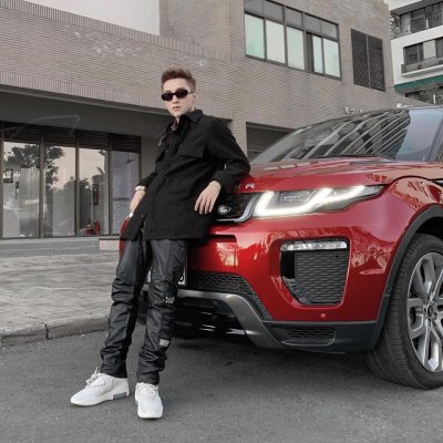 Ngắm "Sếp" Tùng chất lừ cực ngầu bên Range Rover Evoque đỏ nổi bật - Ảnh 1 Ngắm "Sếp" Tùng chất lừ cực ngầu bên Range Rover Evoque đỏ nổi bật - Ảnh 1.
