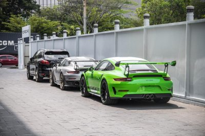 Porsche 911 GT3 RS có màu sơn “hiếm” giá trị hơn 200 triệu đồng xuất hiện tại Việt Nam 5 Porsche 911 GT3 RS có màu sơn “hiếm” giá trị hơn 200 triệu đồng xuất hiện tại Việt Nam5aa