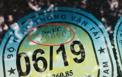 Team đăng kiểm thường dán trên kính lái ô tô Team đăng kiểm thường dán trên kính lái ô tô...