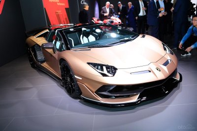 Lamborghini Aventador SVJ Roadster mới