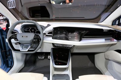 Audi Q4 e-tron chính thức "lên sóng" tại Geneva 2019 4 Audi Q4 e-tron chính thức "lên sóng" tại Geneva 20194aa