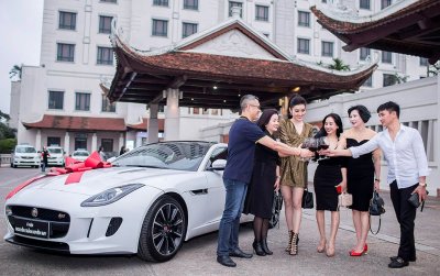 Á hậu Huyền My mua xe Jaguar F-Type 6 tỷ đồng Á hậu Huyền My mua xe Jaguar F-Type 6 tỷ đồng a1