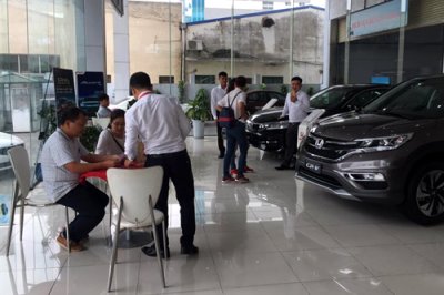 Cẩn thận mất thêm tiền với những chiêu trò của người bán khi mua xe ô tô mới 2 Cẩn thận mất thêm tiền với những chiêu trò của người bán khi mua xe ô tô mới2aa