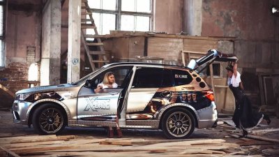 Ngày 8/3 các anh làm gì? Ngắm em xinh bên BMW X3 chứ làm gì!89fdf