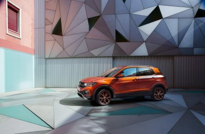 Volkswagen T-Cross SUV ra mắt với giá khởi điểm 16.995 bảng Anh.