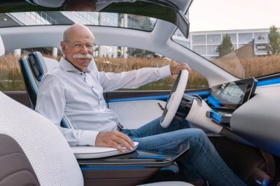 Chủ tịch của Daimler lái thử để trải nghiệm mẫu concept của xe điện Generation EQ Chủ tịch của Daimler lái thử để trải nghiệm mẫu concept của xe điện Generation EQ...