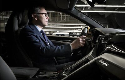 CEO Lamborghini trải nghiệm chiếc Urus đầu tiên xuất xưởng CEO Lamborghini trải nghiệm chiếc Urus đầu tiên xuất xưởng...
