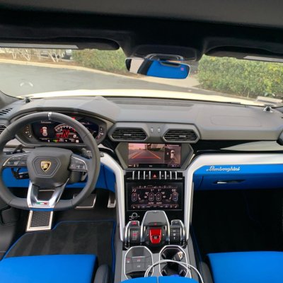 Nội thất Lamborghini Urus của Kanye West có màu xanh dương đi cùng da xám Nội thất Lamborghini Urus của Kanye West