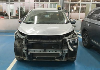 Chiếc xe Xpander hư hỏng nặng sau sự cố đạp nhầm chân ga của anh D Chiếc xe Xpander hư hỏng nặng sau sự cố đạp nhầm chân ga của anh D...