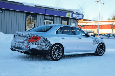 Mercedes-AMG E63 2020 đuôi xe