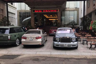 Dàn xe siêu sang của ông “trùm” café Đặng Lê Nguyên Vũ chở toàn mỹ nữ2aa3ass 8 Dàn xe siêu sang của ông “trùm” café Đặng Lê Nguyên Vũ chở toàn mỹ nữ2aa3ass8aa