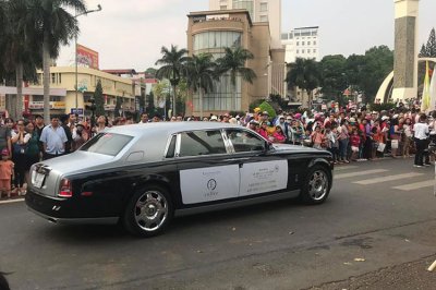 Dàn xe siêu sang của ông “trùm” café Đặng Lê Nguyên Vũ chở toàn mỹ nữ2aa3ass 7 Dàn xe siêu sang của ông “trùm” café Đặng Lê Nguyên Vũ chở toàn mỹ nữ2aa3ass7aa