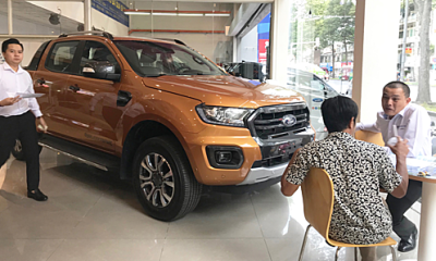 Khách hàng mua xe bán tải Ford Ranger tại TP Hồ Chí Minh Khách hàng mua xe bán tải Ford Ranger tại TP Hồ Chí Minh...