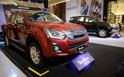 Bán tải Isuzu D-Max màu đỏ