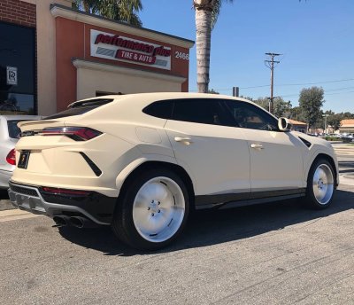 Chiếc Lamborghini Urus quái dị 