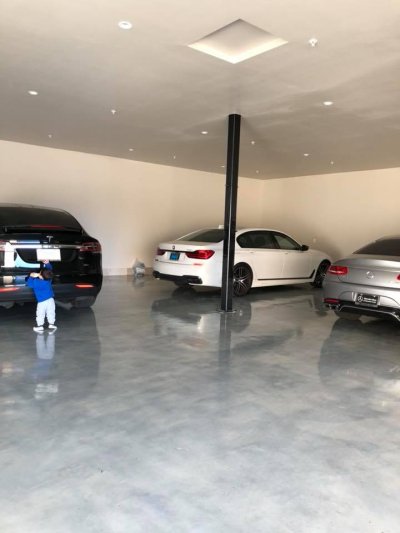 Những mẫu xe khác có trong garage của gia đình ca sĩ Đan Trường Những mẫu xe khác có trong garage của gia đình Đan Trường