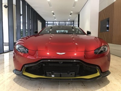 Aston Martin V8 Vantage có giá từ 14,988 tỷ đồng Aston Martin V8 Vantage