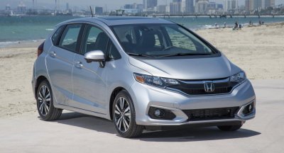 10 mẫu ô tô đáng tin cậy nhất năm 2019 a5 Honda Fit màu ghi bạc