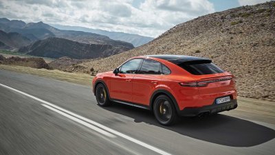 Porsche Cayenne 2020 Coupe có 2 cánh gió.