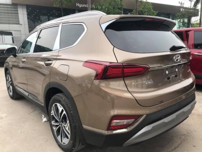 Khách hàng sắp sửa đón Hyundai Santa Fe 2019 'full option' về tay a3 Hyundai Santa Fe 2019 Premium thiết kế đuôi xe